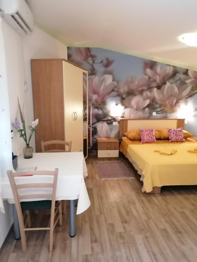 Rooms Katarina Kadumi Exterior photo
