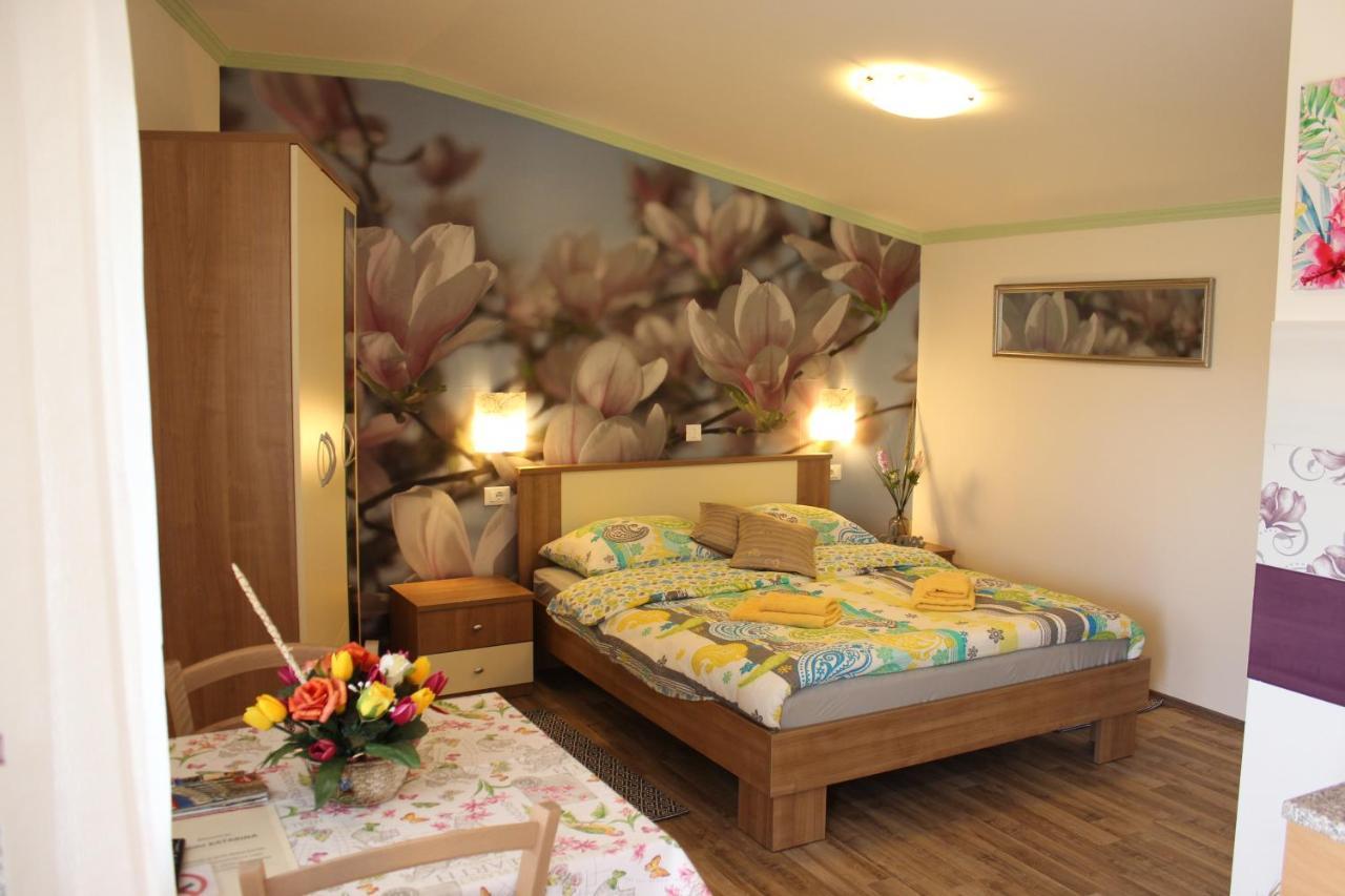 Rooms Katarina Kadumi Exterior photo